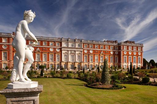 Hampton-Court-Palace-histroric-Royal.jpg